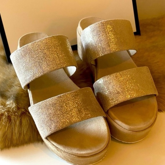 J/SLIDES Tan Mules with Elevated Textured Soles - Picture 1 of 8